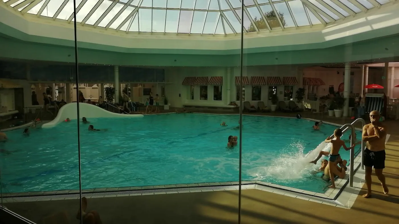 Nordseetherme Bensersiel - Saunagarten mit Tauchbecken