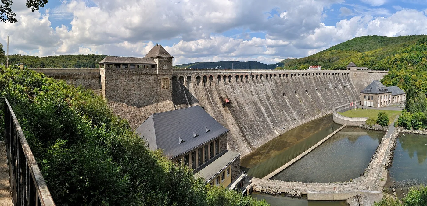 Neujahrsschwimmen Edersee in Edertal / Waldeck, Bild 2 von 3